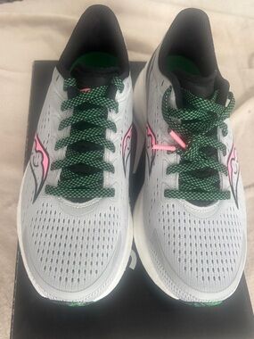 Women’s Saucony Endorphin Speed 3 - Size 7.5, Concrete/Vizi